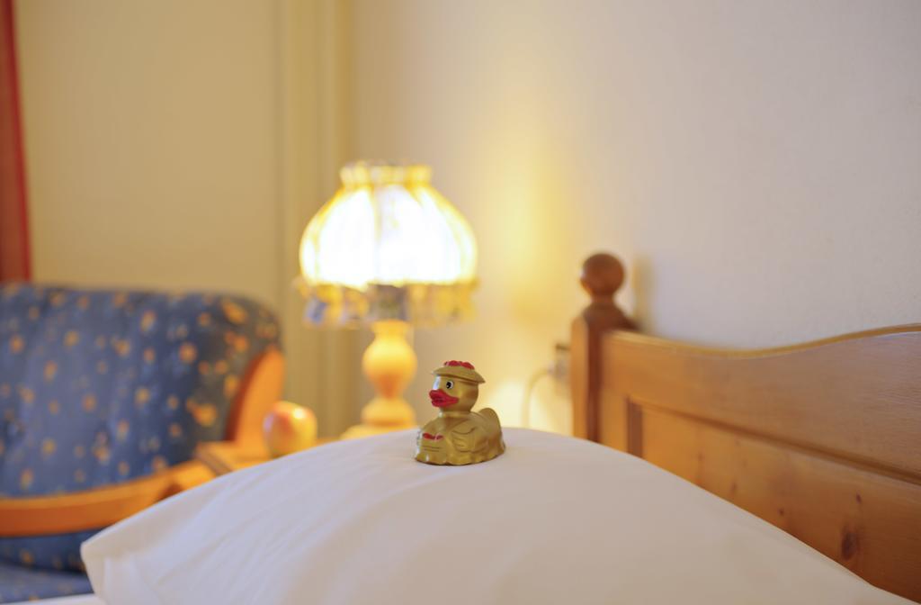Hotel Hofgut Sternen - Wohnen In Kunst Und Kultur Breitnau Zimmer foto