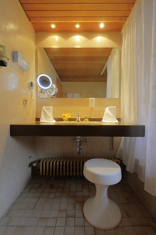 Hotel Hofgut Sternen - Wohnen In Kunst Und Kultur Breitnau Zimmer foto