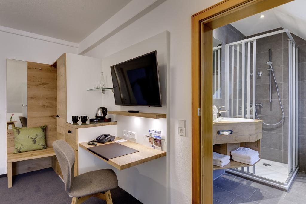 Hotel Hofgut Sternen - Wohnen In Kunst Und Kultur Breitnau Exterior foto
