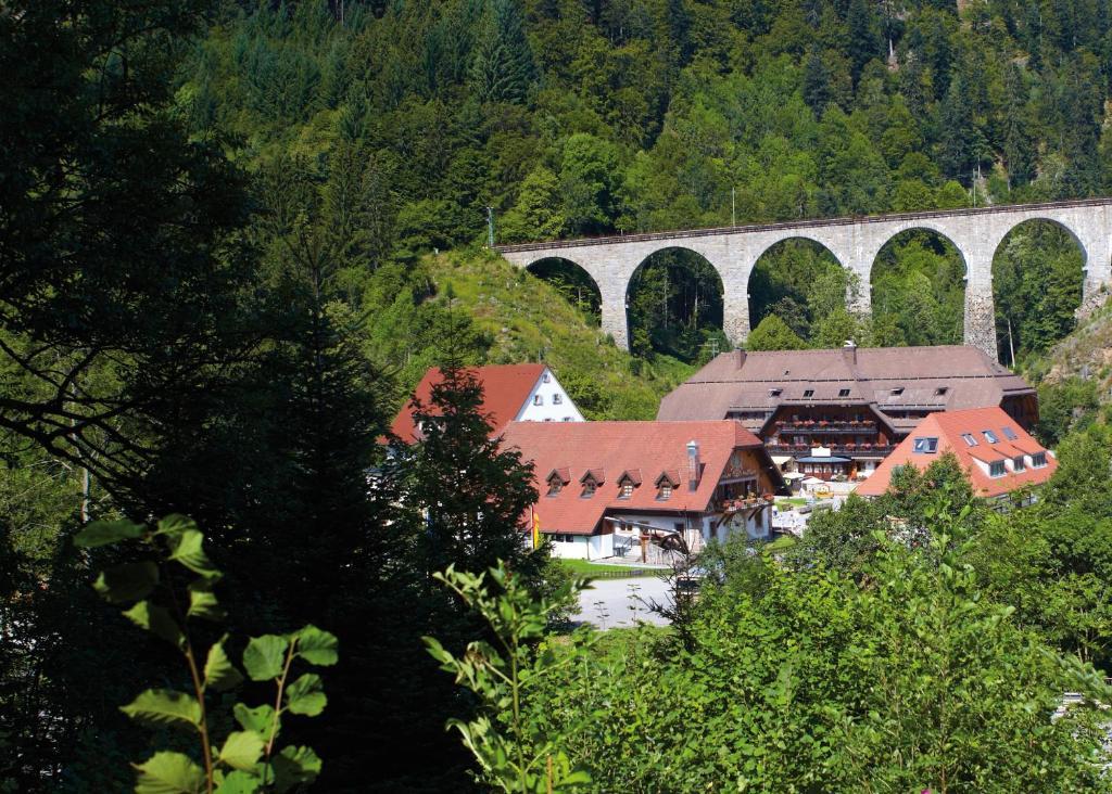Hotel Hofgut Sternen - Wohnen In Kunst Und Kultur Breitnau Exterior foto