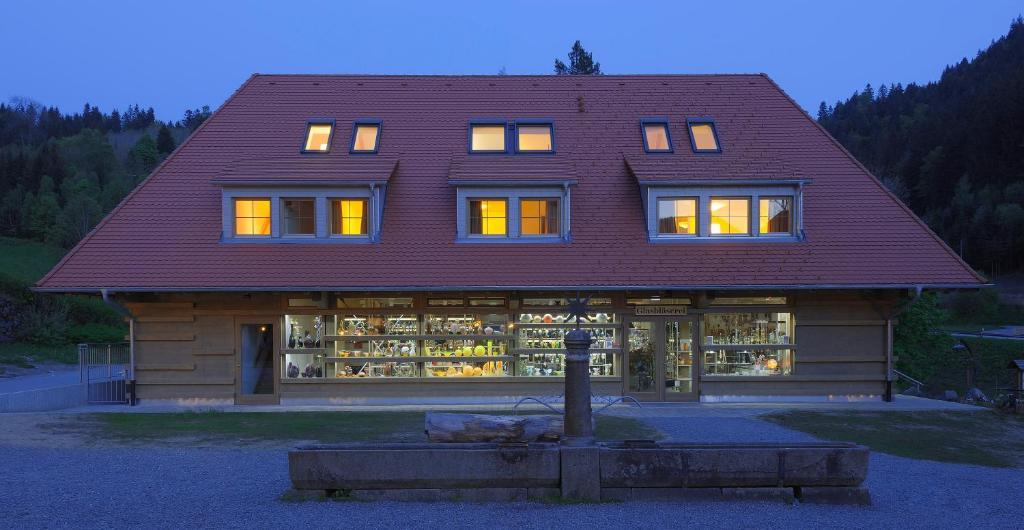 Hotel Hofgut Sternen - Wohnen In Kunst Und Kultur Breitnau Exterior foto